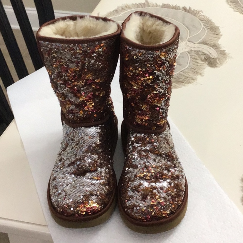 Sequined  UGG boot size 9. Bronze, silver